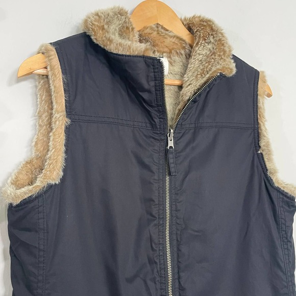 GAP | REVERSIBLE VEST SIZE M BLACK FUR TAN - Picture 2 of 8